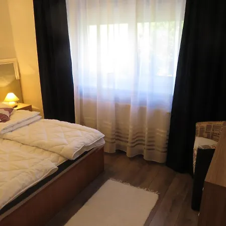 Kővirág Apartman *