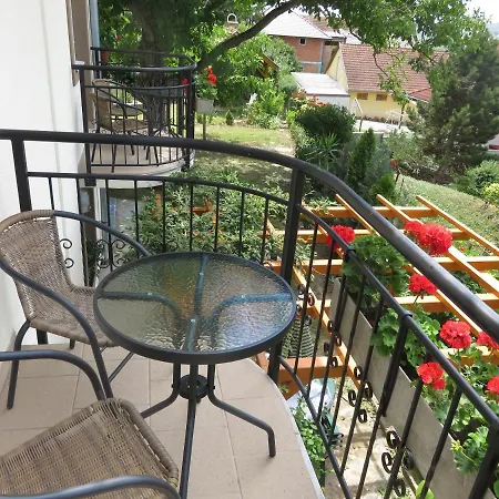 Apartman Kővirág *