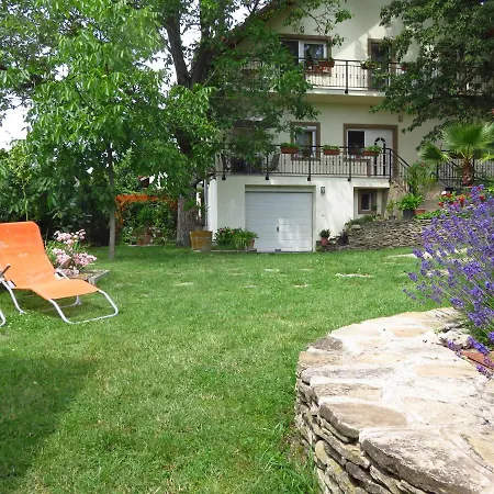 Kővirág Apartman *